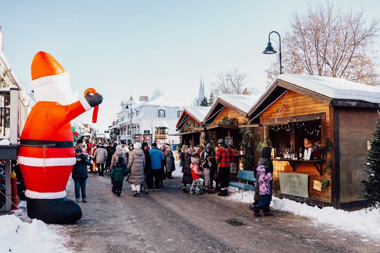 Photo d'un Marché de Noël dans une ville d'Europe