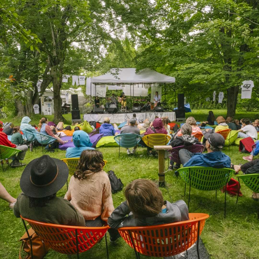 Cour à Joanne présentée par Tanguay